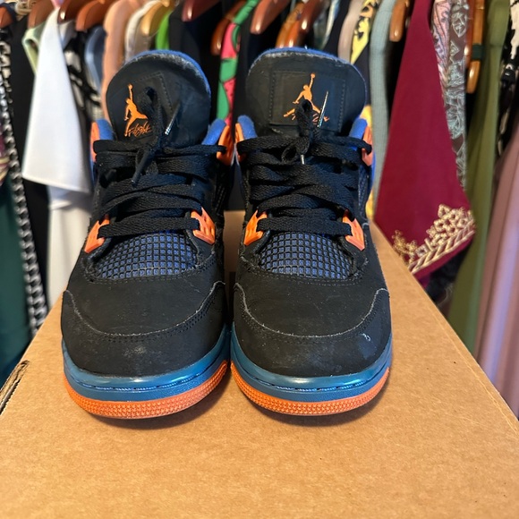 Jordan 4 Retro 2012 CAVS 6Y GS(Grade School) - Picture 2 of 15